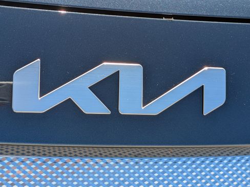 Certified 2025 Kia Seltos EX w/ EX Sunroof Package image 13