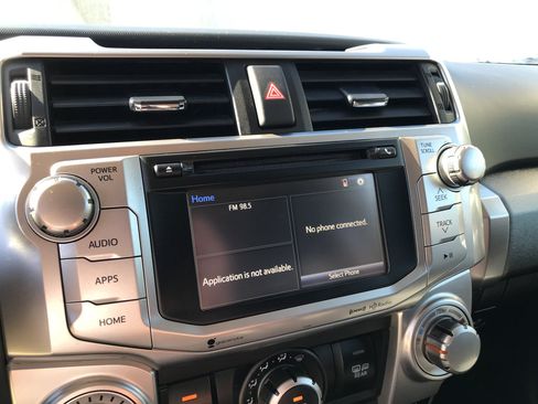 Used 2018 Toyota 4Runner SR5 AWD/4WD image 17