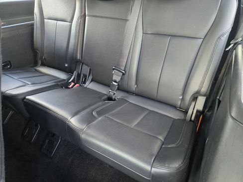 Used 2018 Ford Expedition XLT w/ Equipment Group 202A RWD image 27