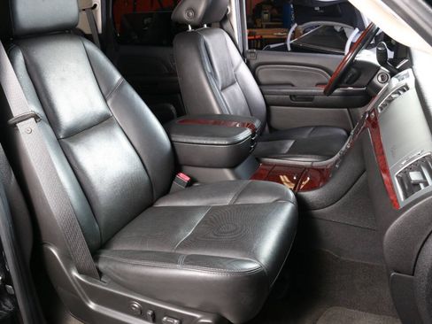 Used 2007 Cadillac Escalade AWD w/ Information Package image 39