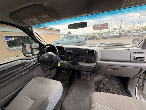 Used 2006 Ford F550 2WD Regular Cab Super Duty image 16