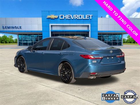 Used 2025 Toyota Camry SE image 3