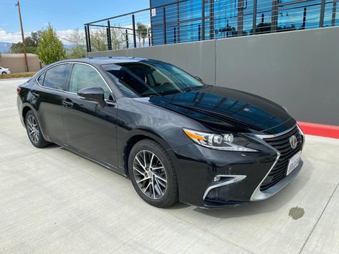Used 2017 Lexus ES 350 w/ Navigation System Package FWD image 12
