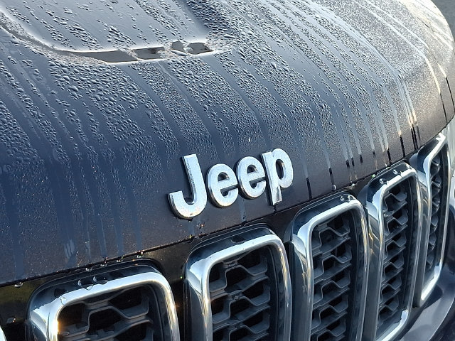 Used 2018 Jeep Grand Cherokee Limited AWD/4WD image 3