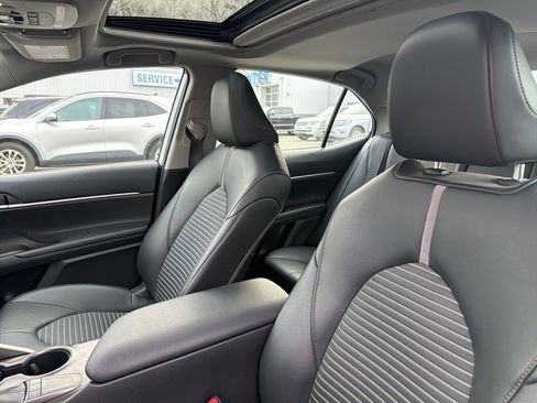 Used 2023 Toyota Camry SE image 15