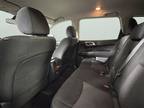 Used 2020 Nissan Pathfinder SV image 26