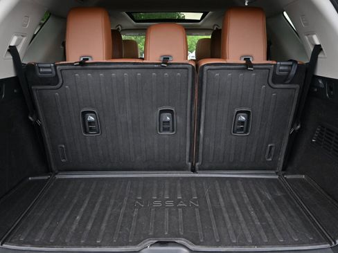 Used 2023 Nissan Pathfinder Platinum w/ Cargo Package AWD/4WD image 23