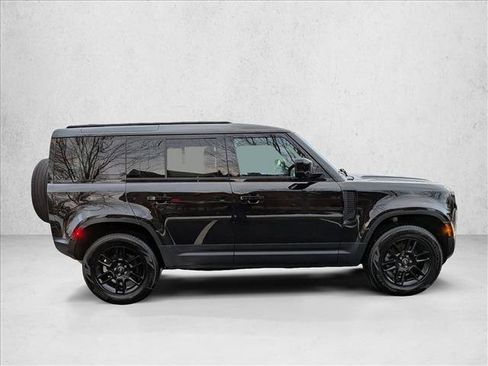 Used 2025 Land Rover Defender 110 S image 4