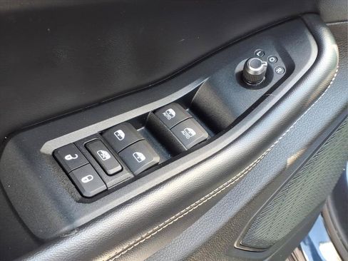 Used 2023 Jeep Grand Cherokee L Limited AWD/4WD image 17