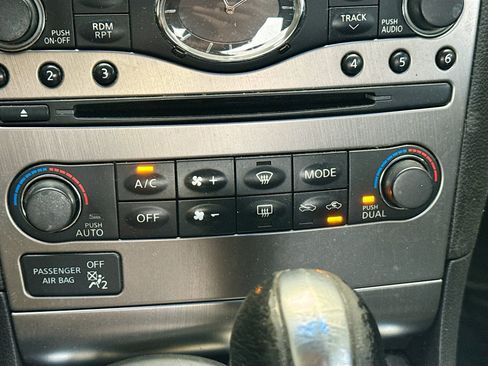 Used 2011 INFINITI G37 Journey w/ Premium Pkg image 10