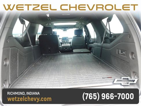 Used 2023 Chevrolet Suburban Premier w/ Advanced Technology Package AWD/4WD image 30