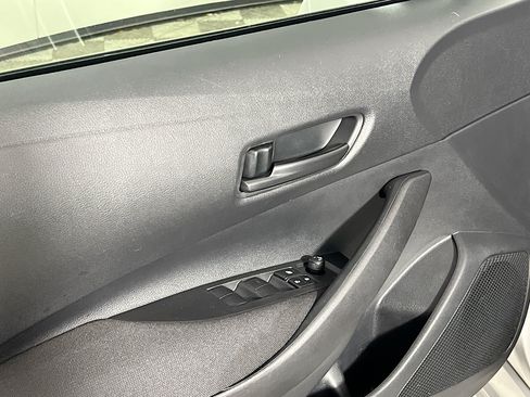 Used 2025 Toyota Corolla LE FWD image 17