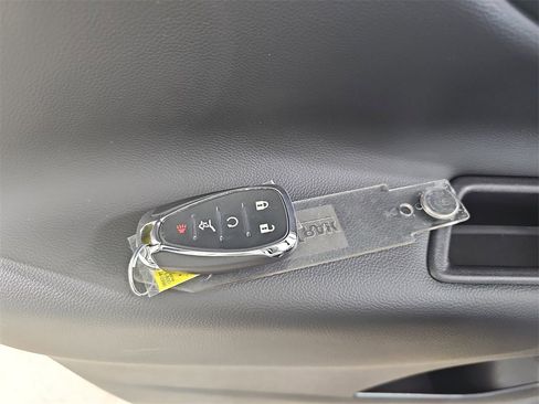 Certified 2020 Chevrolet Equinox LT w/ Driver Convenience Package image 41