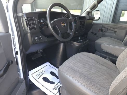 Used 2019 Chevrolet Express 3500 image 15