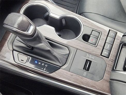 Used 2021 Toyota Highlander Limited image 16