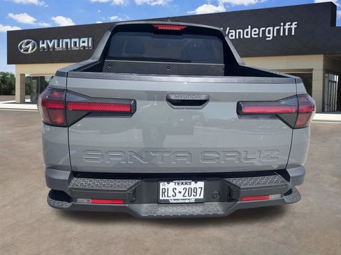 Used 2022 Hyundai Santa Cruz SE image 3