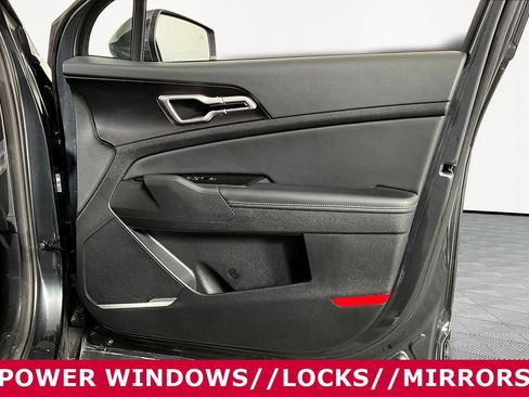 Used 2025 Kia Sportage EX FWD image 27