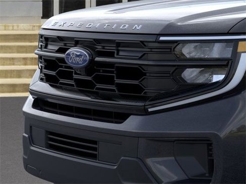 New 2025 Ford Expedition Active image 17