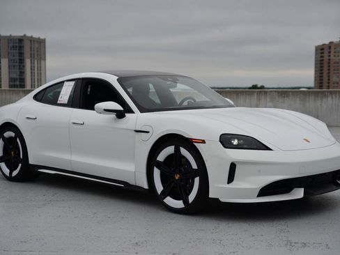 Used 2025 Porsche Taycan image 7