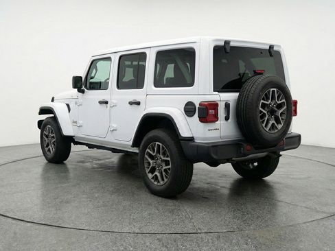 Used 2025 Jeep Wrangler Sahara image 6