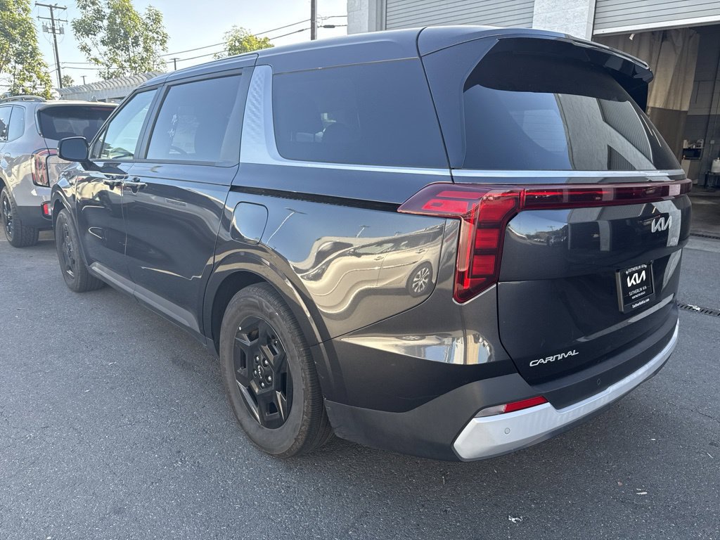 Certified 2026 Kia Carnival FWD image 2