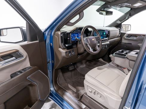 Used 2024 Chevrolet Silverado 1500 LT RWD image 13
