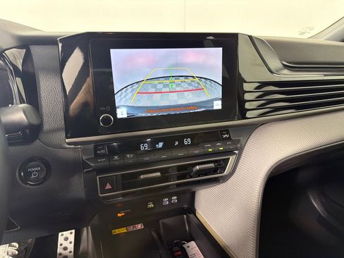 Used 2025 Toyota Camry SE FWD image 15