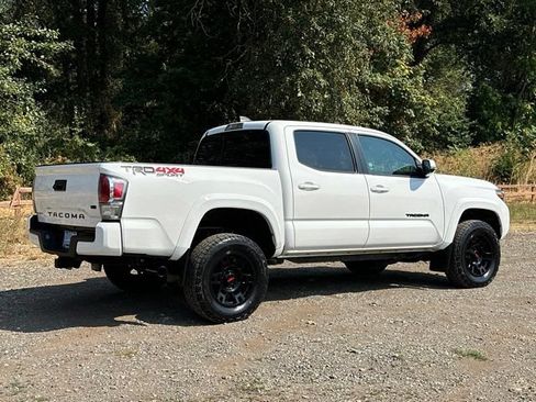 Used 2022 Toyota Tacoma TRD Sport w/ Black Out Package (TMS) AWD/4WD image 9