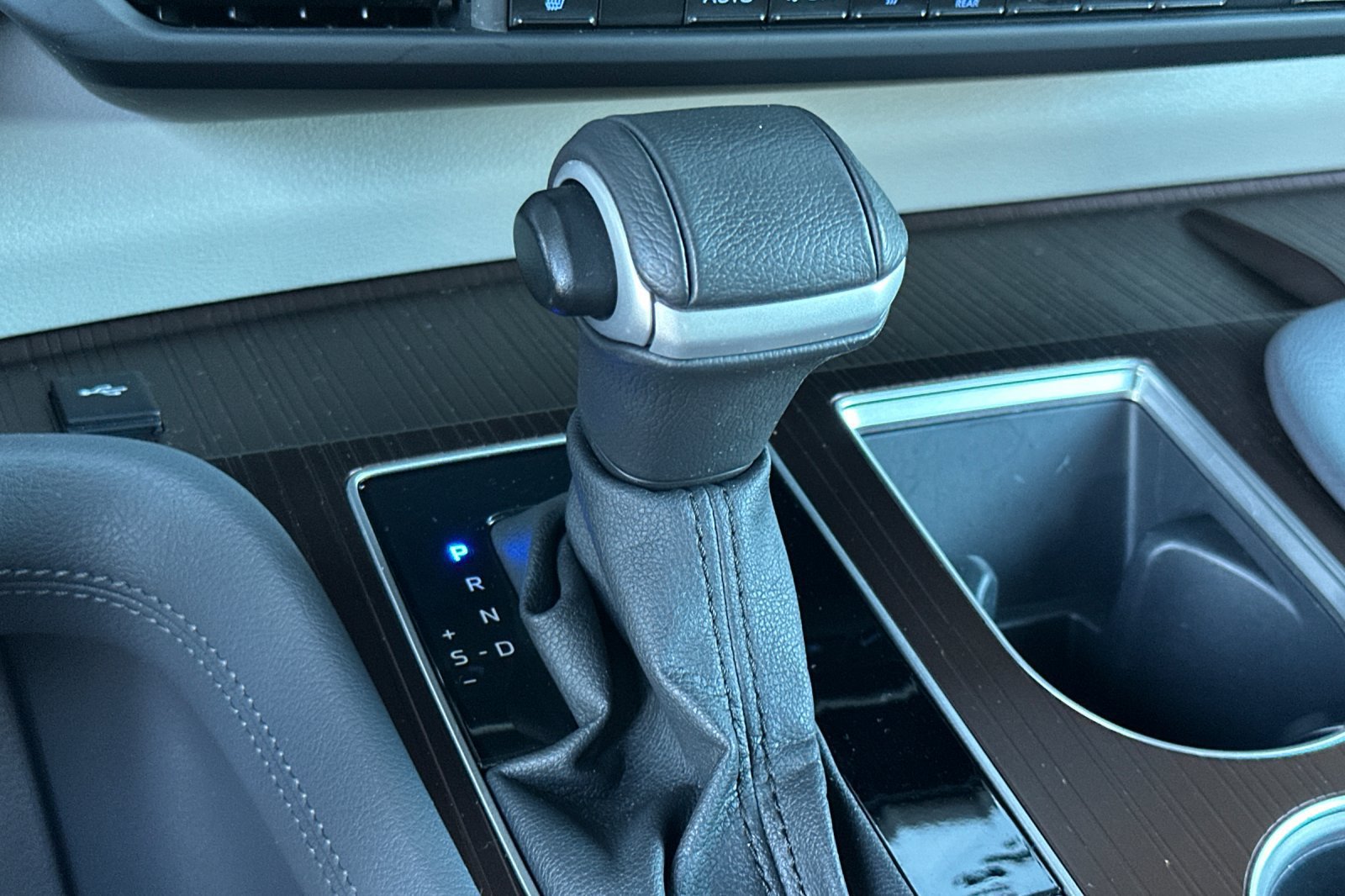 Certified 2023 Toyota Sienna XLE FWD image 26