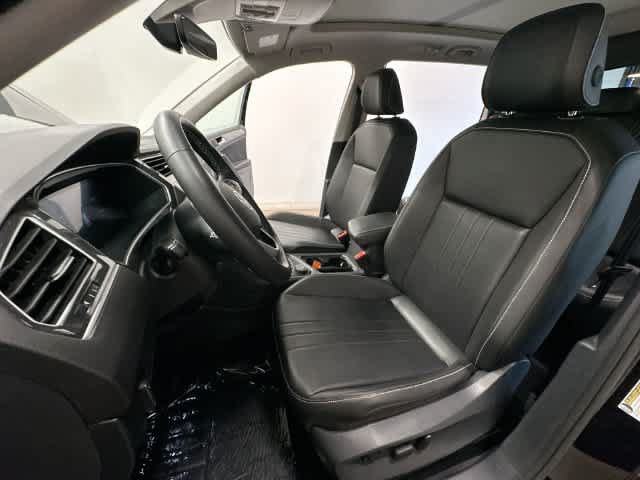 Used 2024 Volkswagen Tiguan SE w/ Panoramic Sunroof Package AWD/4WD image 18