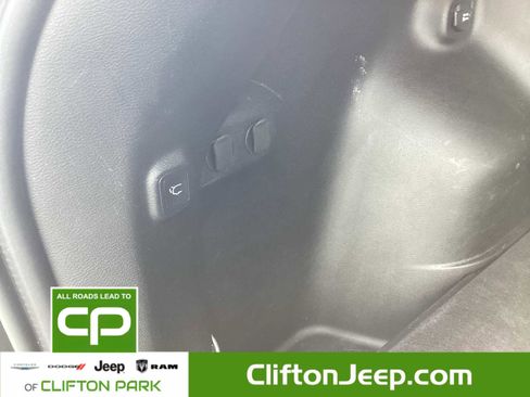Certified 2023 Jeep Cherokee Altitude Lux image 7