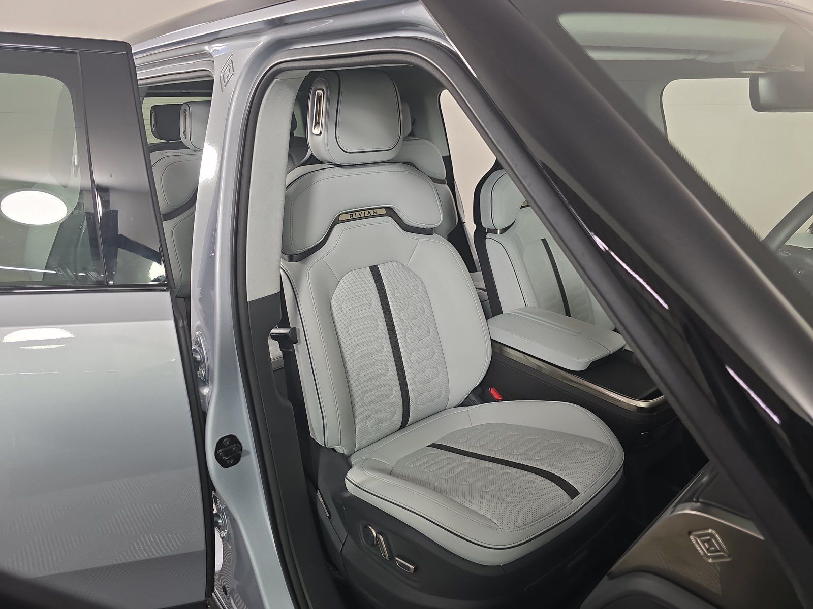 Used 2023 Rivian R1S Adventure Quad AWD/4WD image 24