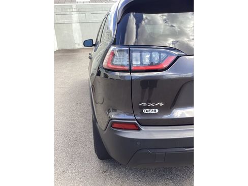 Used 2019 Jeep Cherokee Latitude Plus w/ Cold Weather Group AWD/4WD image 30