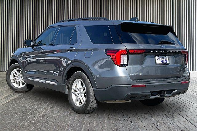 Used 2025 Ford Explorer Active RWD image 11