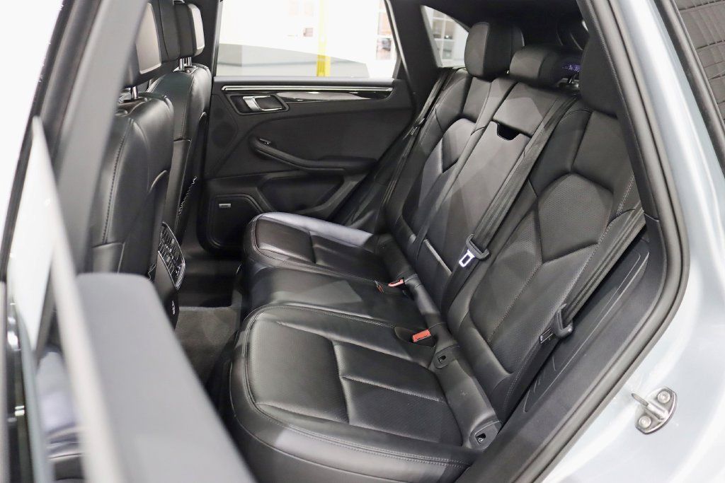 Used 2022 Porsche Macan AWD/4WD image 26