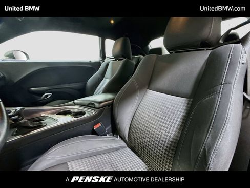 Used 2018 Dodge Challenger SXT RWD image 5