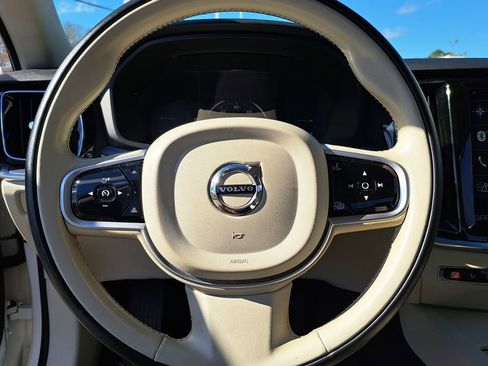 Used 2019 Volvo S60 T5 Momentum w/ Premium Package image 7