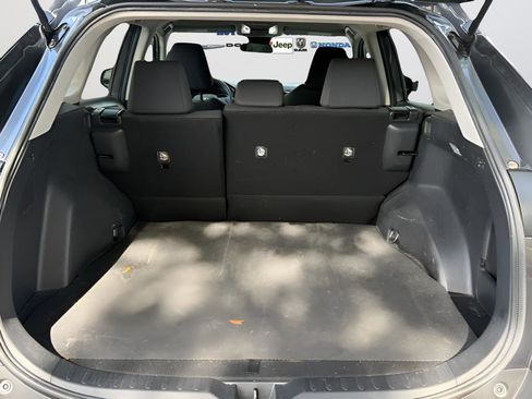 Used 2020 Toyota RAV4 LE FWD image 31