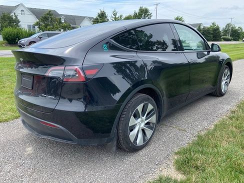 Used 2023 Tesla Model Y Long Range AWD/4WD image 5