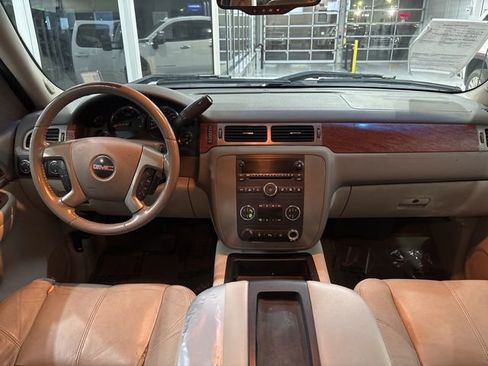Used 2008 GMC Sierra 2500 SLT w/ Z71 Off-Road Package AWD/4WD image 11