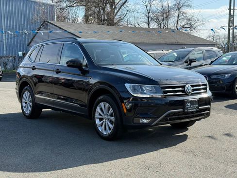 Used 2018 Volkswagen Tiguan SE AWD/4WD image 3