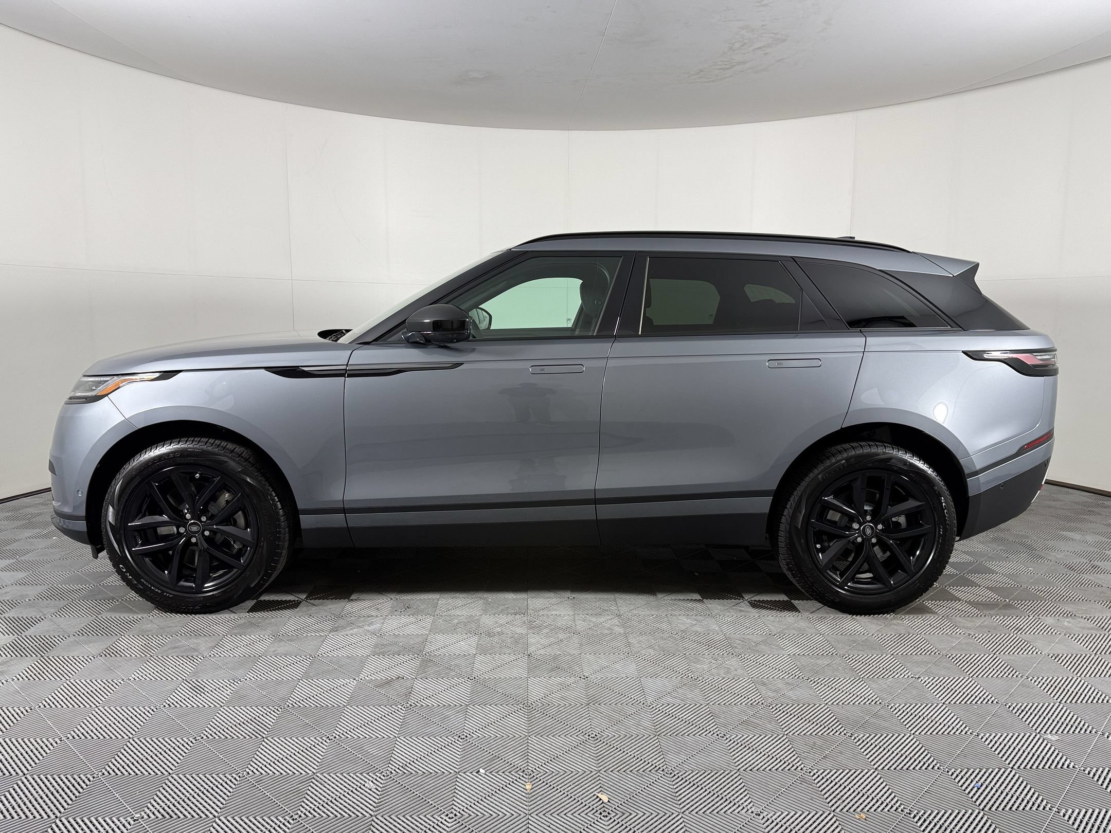 New 2026 Land Rover Range Rover Velar S AWD/4WD image 2