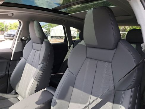 New 2025 Audi Q5 Premium Plus image 17