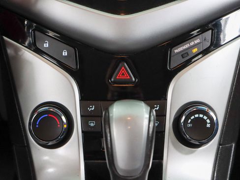 Used 2014 Chevrolet Cruze LT image 19