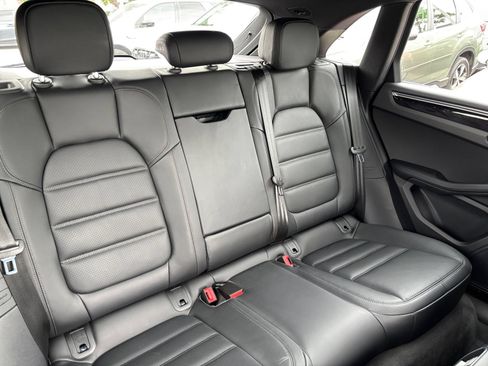 Used 2026 Porsche Macan AWD/4WD image 18