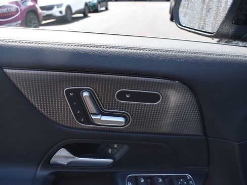 Used 2021 Mercedes-Benz GLA 250 4MATIC image 13