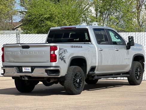 Used 2022 Chevrolet Silverado 2500 LT w/ Convenience Package AWD/4WD image 4