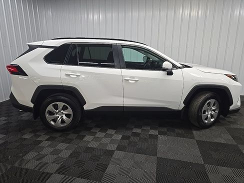 Used 2021 Toyota RAV4 LE AWD/4WD image 2