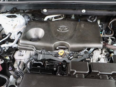 Used 2021 Toyota RAV4 XLE Premium image 31