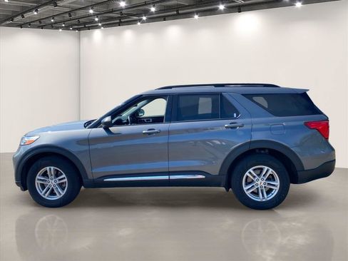 Used 2023 Ford Explorer XLT w/ Equipment Group 202A AWD/4WD image 4